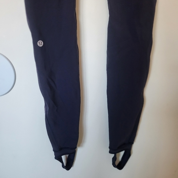 Lululemon Hold On Tight Solid 28'' Midnight Navy Stirrup Leggings Sz 2 - Picture 16 of 16